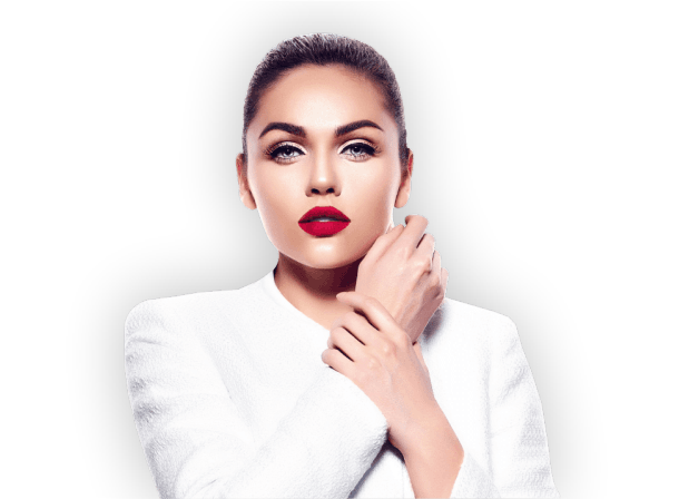 Mujer bonita vestida de blanco